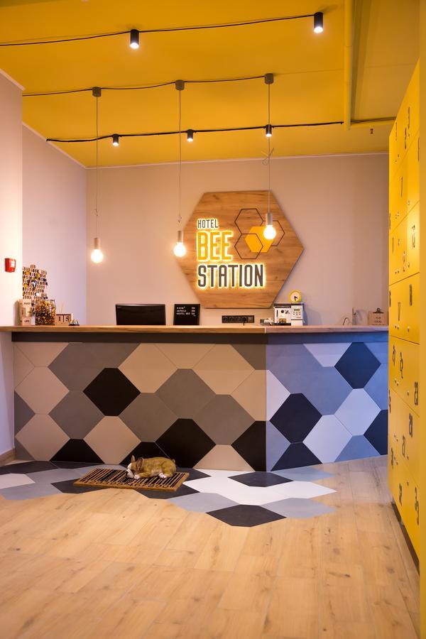 Hotel Bee Station Kyiv Exterior photo